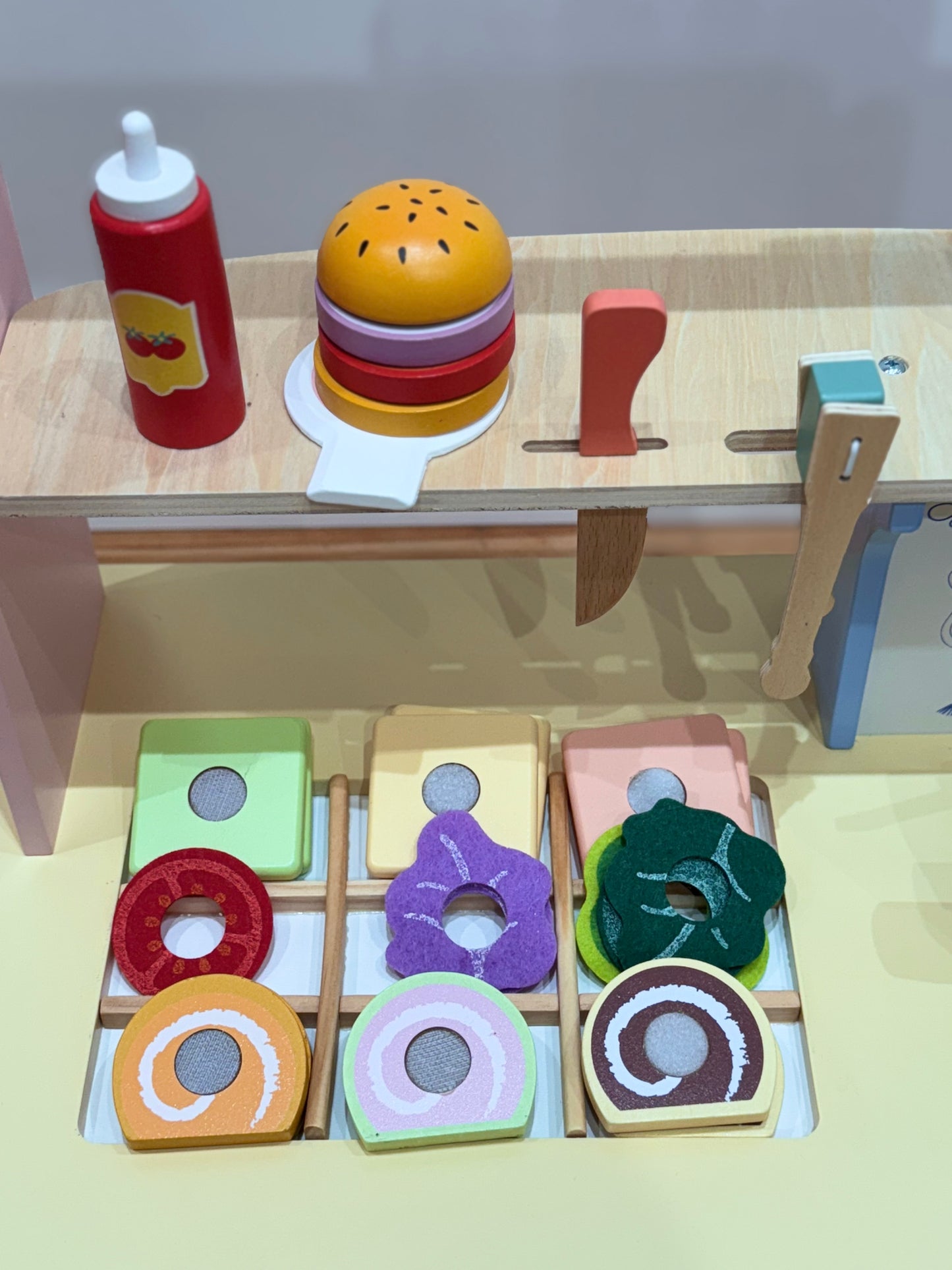 Hamburger Shop Play Set (36 months+)